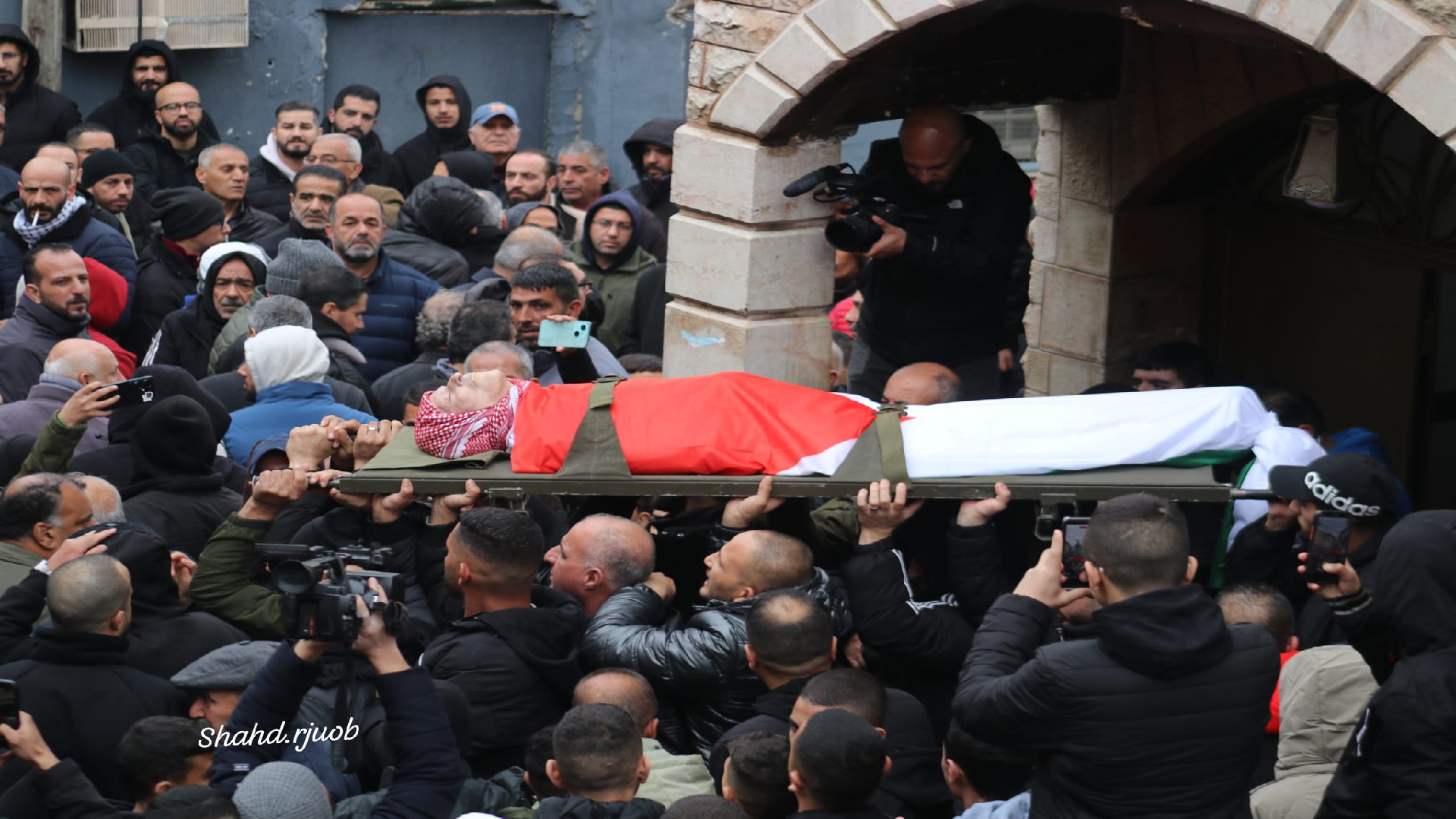 شيعت جماهير غفيرة في مدينة بيت لحم، ظهر اليوم، جثمان الشهيد خالد الصيفي