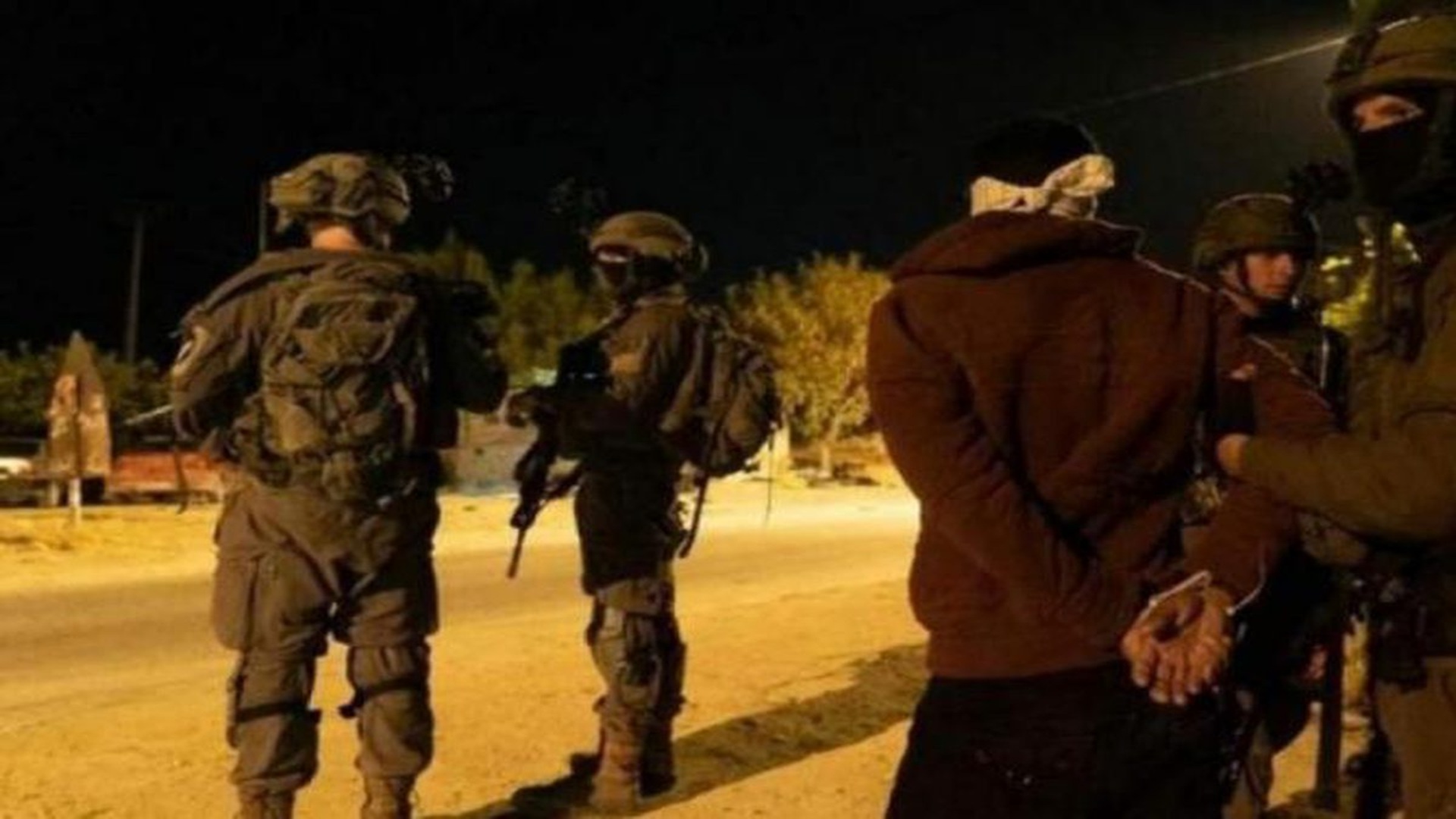 إصابة طفل واعتقال آخر خلال اقتحام مخيم العروب شمال الخليل